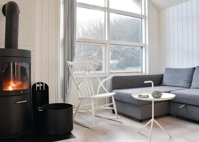 Two-bedroom In Ulfborg 度假居